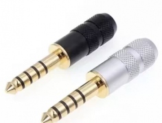 4.4五級音頻插頭帶殼